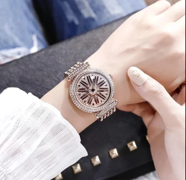 ELEGANCE GOLD WRISTWATCH